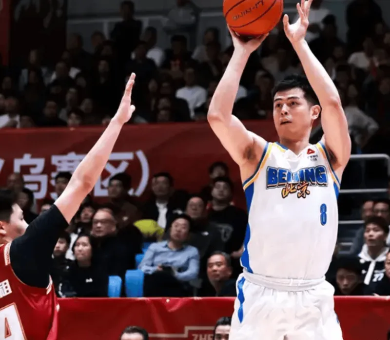 8868体育-陈盈骏7中4得到14分3助攻3失误，方硕4中0得到0分2助攻